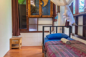 Backpackers (Single Room with Shared Bathroom and Fan)
