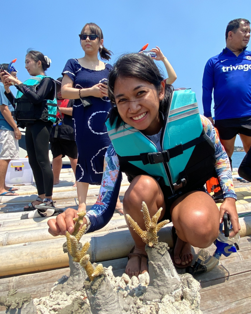 Image 2 : Coral planting with Ginting & Reksodiputro in association with Allen & Overy