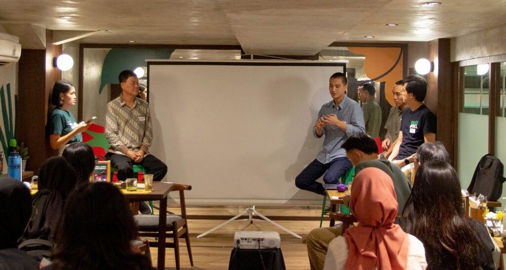 Gambar 1. The Planetary Health Diet Forum Panel Discussion (Photo by Burgreens)