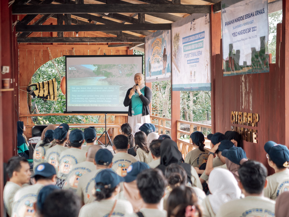 Company outing di Anyer