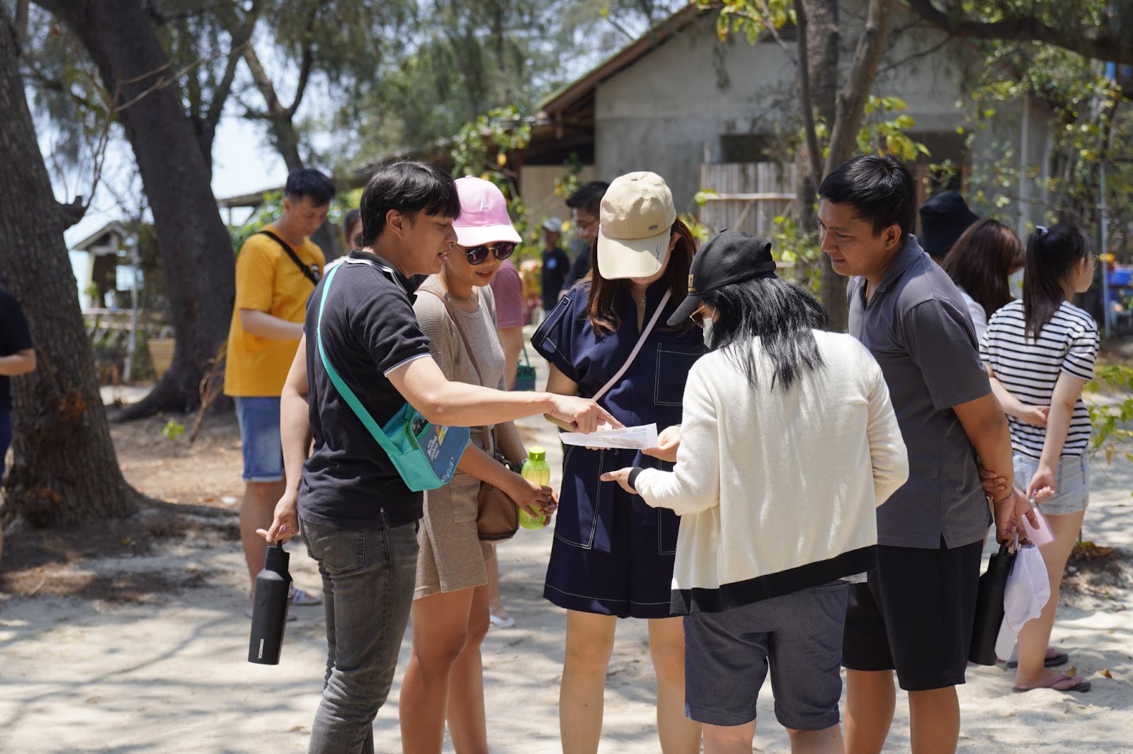  7 Manfaat Outing Kantor di Alam