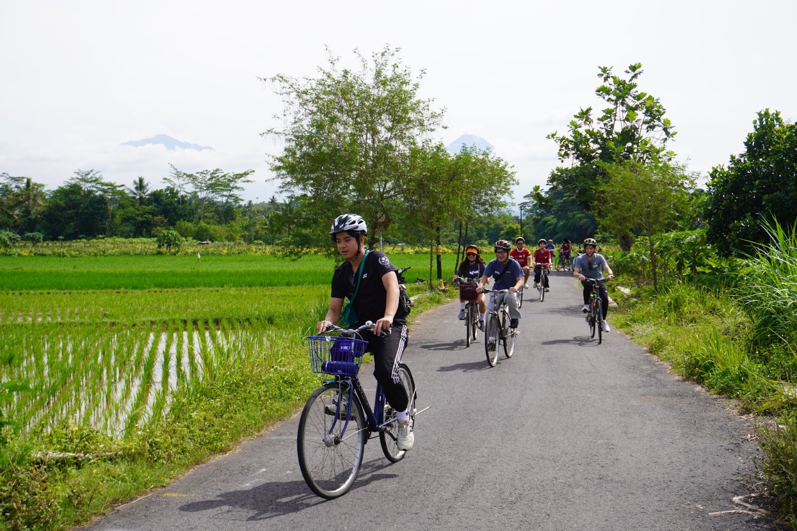  7 Manfaat Outing Kantor di Alam, Bersepeda