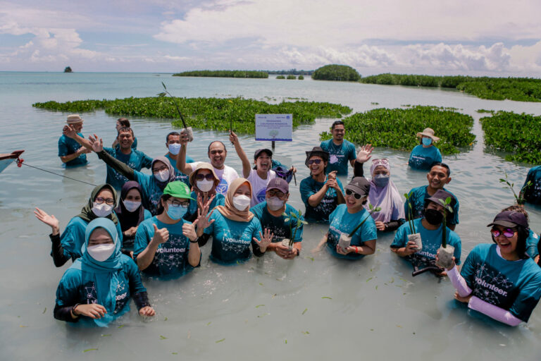Allianz Indonesia Joined Pulau Harapan Trip to Plant 3,000 Mangroves