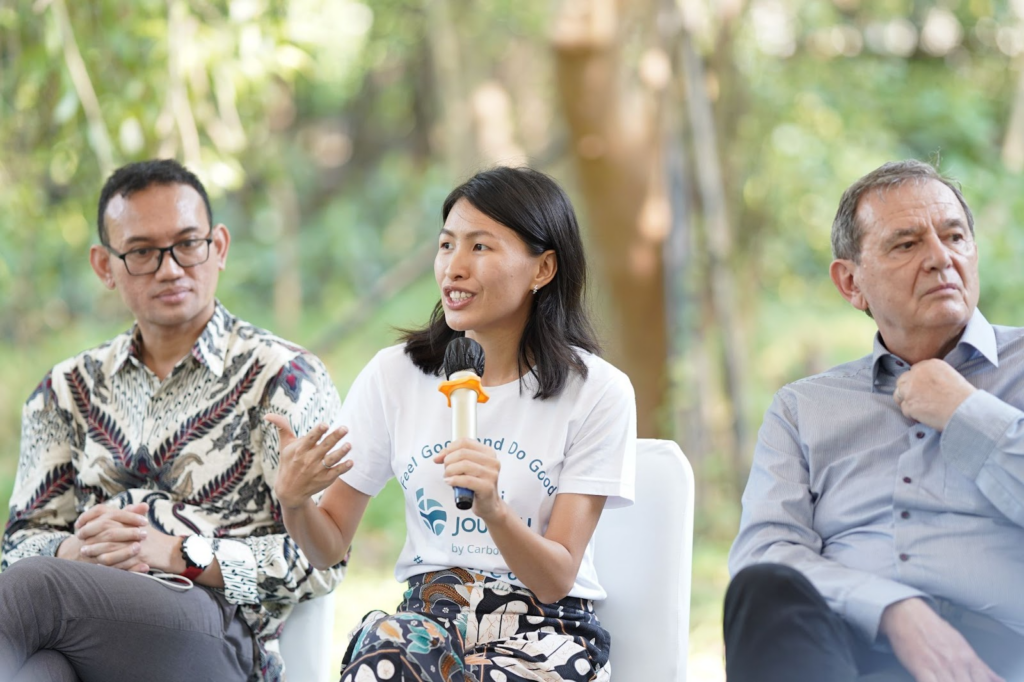 Image 1: Founder of Bumi Journey - Jessica Novia (center) gives her opinion at the discussion activity