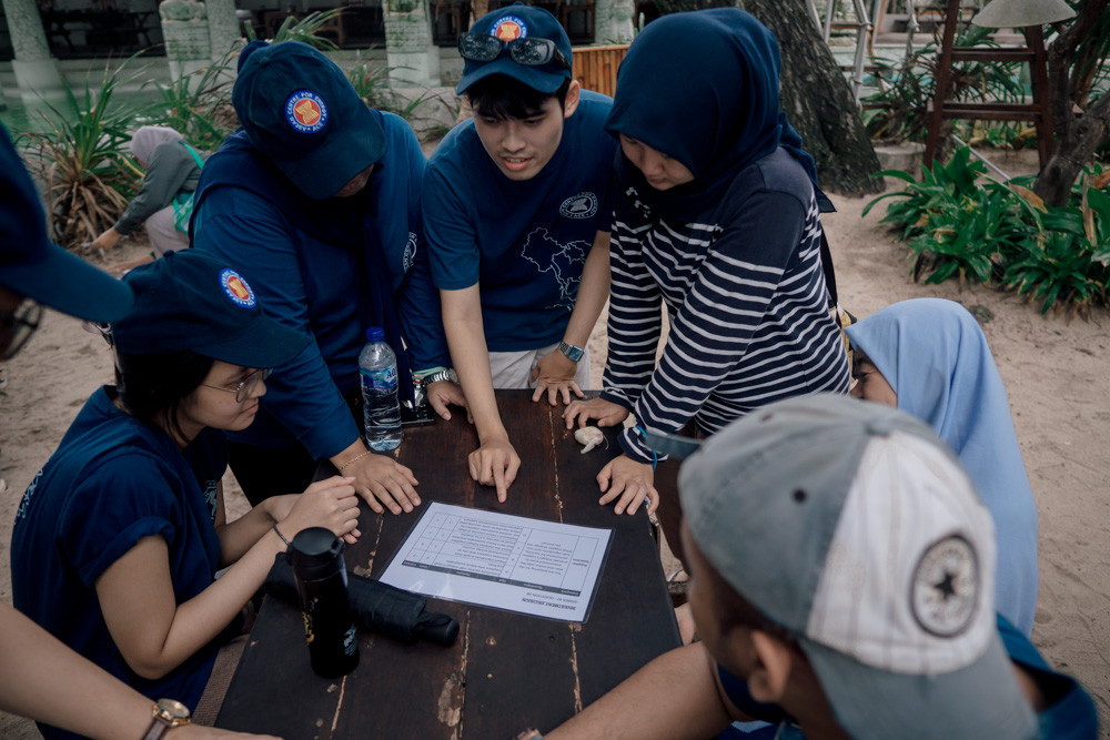 Outing kantor dengan bermain Race To Net Zero bersama Bumi Journey