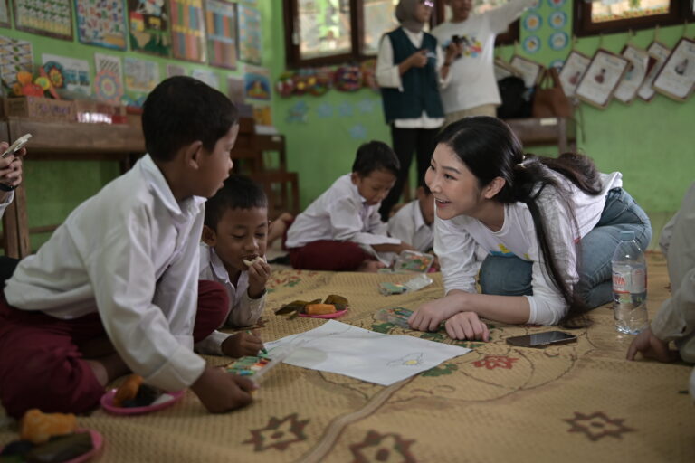 PLN Employee Volunteering Inspiring Class Kelas Inspirasi Program CSR